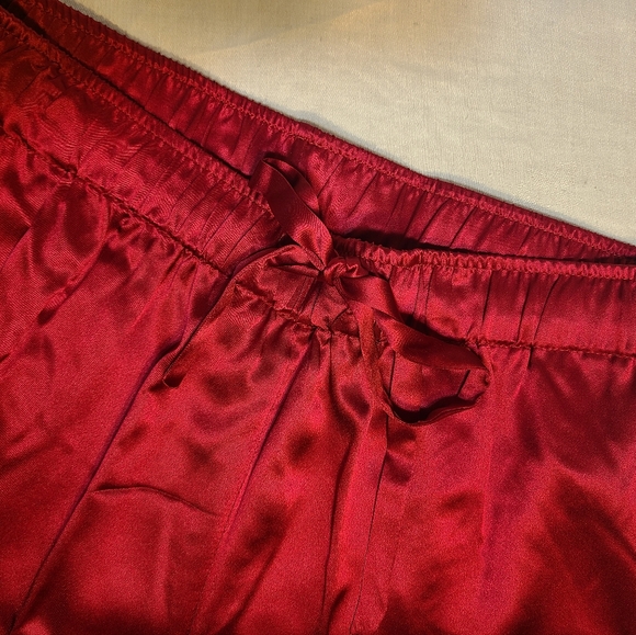 NWOT, women's 100% silk pajamas - Picture 5 of 7